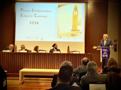 Elena Poniatowska y Alejandro Roemmers, Premios Ernesto Cardenal en Literatura y en Concordia y Derechos Humanos, en la Biblioteca Nacional