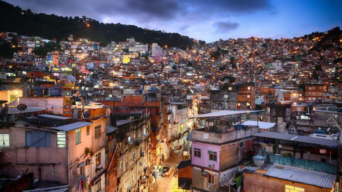 Vista general de la favela La Rocinha en Río de Janiero