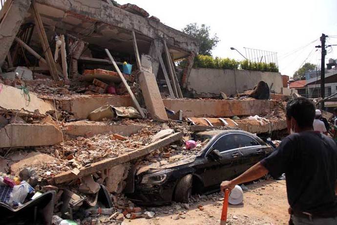 Al menos 21 niños y cuatro adultos mueren tras colapso de escuela en México