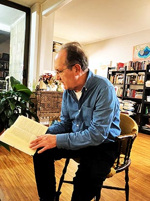 Manuel Alberca, autor del libro “Mírame. Enigma y razón de los autorretratos”