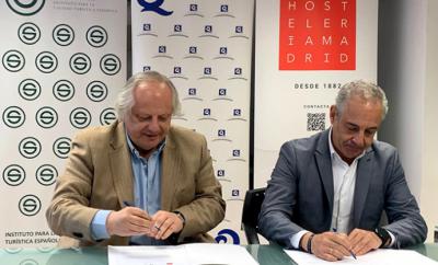 Miguel Mirones, (i) presidente del ICTES, y José Antonio Aparicio, presidente de Hostelería Madrid