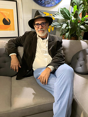 Nelson Rodríguez De Arellano, director del LAM y de la Bienal de La Habana, se entrevista con escultores en Madrid