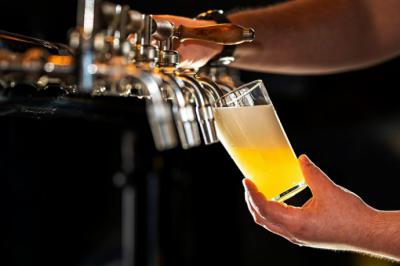 Mantenimiento regular de dispensadores de líquidos garantiza higiene y eficiencia en HORECA