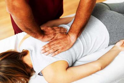 La fisioterapia puede mejorar la calidad de vida en casos de escoliosis