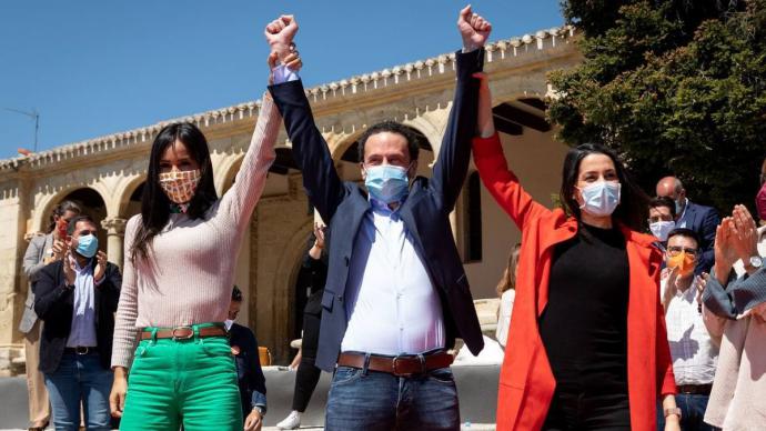 Inés Arrimadas con Edmundo Bal y Begoña Villacís en la apertura de campaña, en la madrileña plaza de Ópera Pedro Ruiz