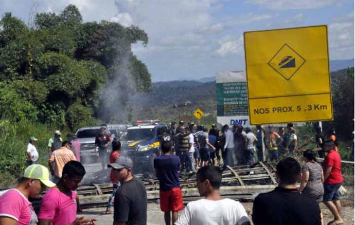 Brasileños atacan campamento de migrantes venezolanos en Roraima