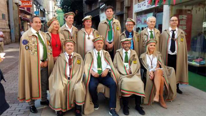 Quince cofradías acudieron al Gran Capítulo de la del Hojaldre de Torrelavega