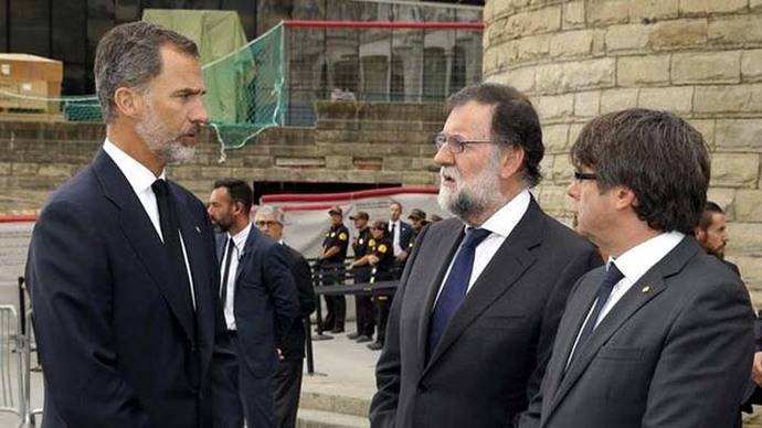 Conversación entre Mariano Rajoy, el rey Felipe VI y Carles Puigdemont