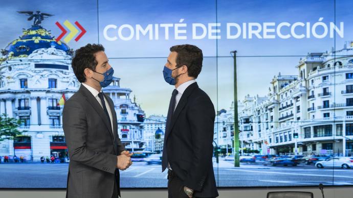 odoro García Egea y Pablo Casado, el martes, en la sede nacional del PP, en Madrid. PP