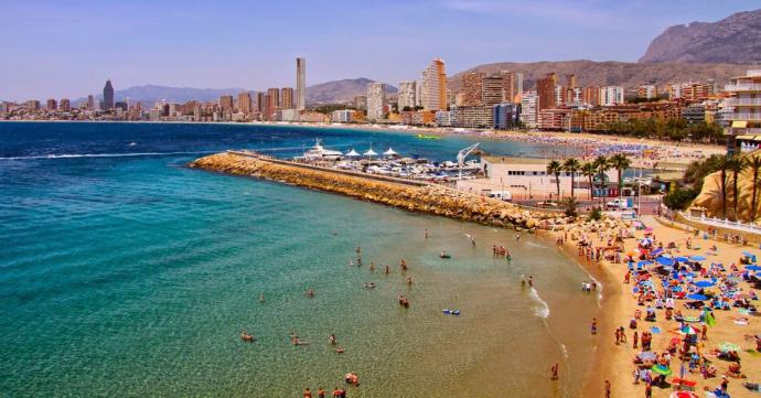 Las nuevas restricciones pasan facturan a los hoteles de Benidorm