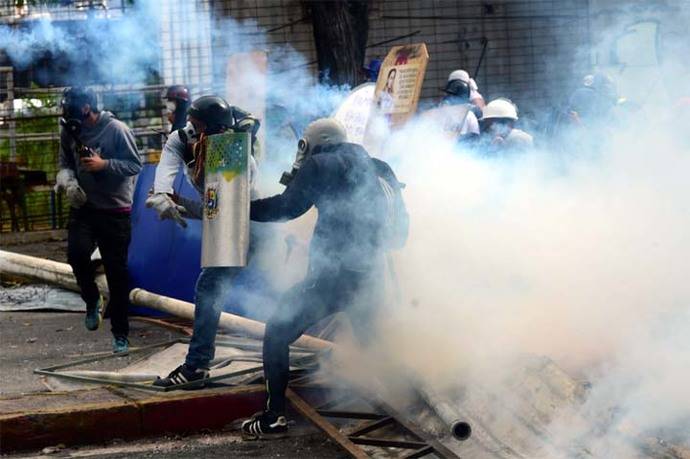 Dos jóvenes mueren en disturbios durante paro general en Venezuela