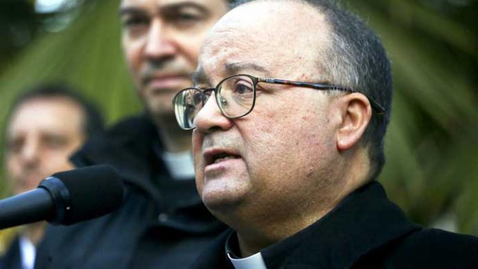 Arzobispo de Malta, Charles Scicluna, en una rueda de prensa en Santiago