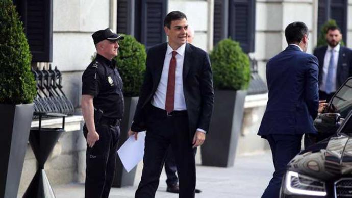 El presidente del Gobierno, Pedro Sánchez, a su llegada al Congreso.