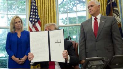 Trump firma decreto que pone fin a separaciones familiares en la frontera