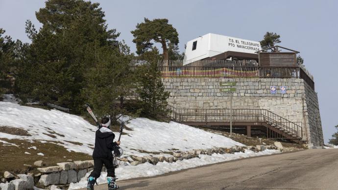 Acceso a la pista Escaparate de la estación de esquí de Navacerrada en Madrid (España), Rafael Basante