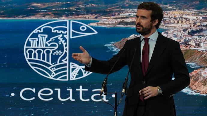 Casado, este jueves, en el stand de Ceuta de Fitur. PP