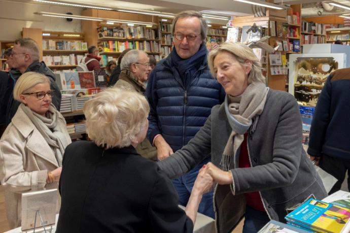 María Teresa Mendiola: Presentación del libro “Una niña de la guerra” en París