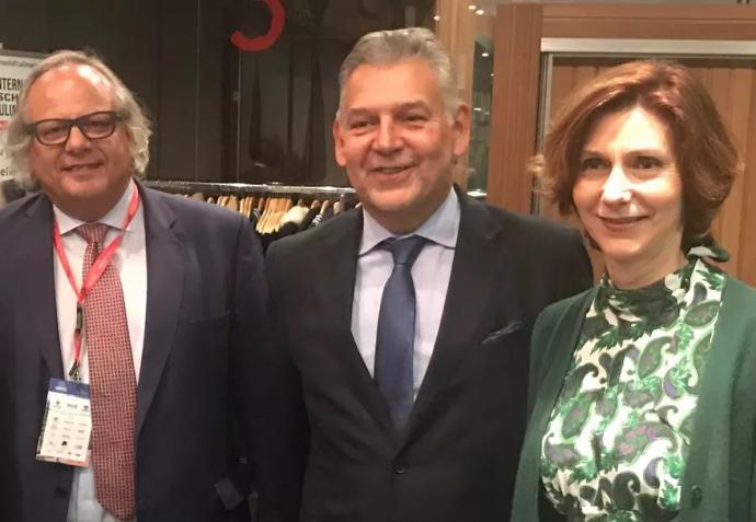  En la imagen, Miguel Mirones, a la izquierda, acompañado del Secretario General Adjunto de la OMT, Jaime Alberto Cabal, y de la Secretaria de Estado de Turismo, Isabel Oliver. 