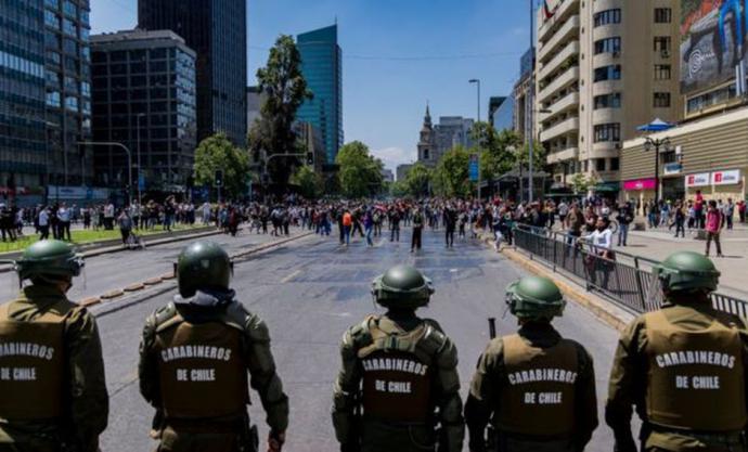 Protestas en Chile: “Las élites empresariales y políticas apretaron la tuerca más de lo que tenían que apretar”