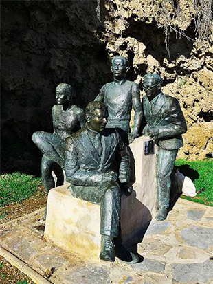 Generación literaria del 27, tan valiosa como la del Siglo de Oro. Monumento en Torremolinos
