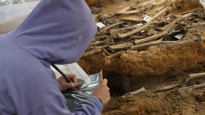 Exhumación de restos de represaliados republicanos en el Monte de La Pedraja (Burgos), realizada por la Sociedad de Ciencias Aranzadi en 2010 Óscar Rodríguez