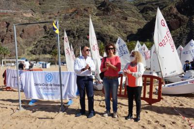 Santa Cruz de Tenerife, recupera la práctica de la vela en la playa de Las Teresitas