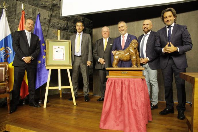 Steve Heapy, Director Ejecutivo de Jet2, Premio Gorila 2019 de Loro Parque de Tenerife por su compromiso ambiental.