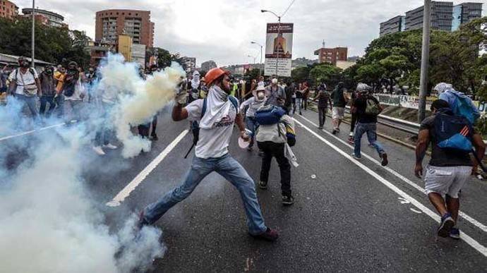 Venezuela: Suben a 21 los muertos por protestas y saqueos