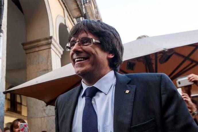 Carles Puigdemont celebró el triunfo independentista en las urnas. 