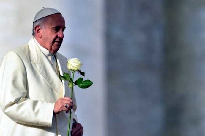 'Sé cuánto sufren', dijo el Sumo Pontífice, que recibió en Chile a dos víctimas de abusos, con las que 'rezó y lloró', según el Vaticano. 