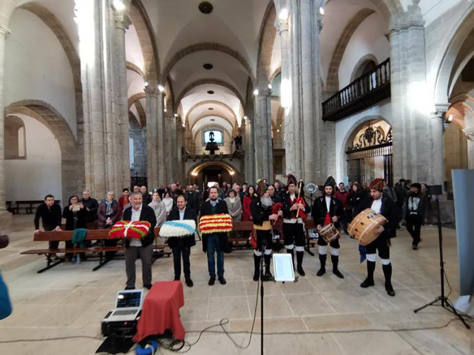 Entidades en defensa do galego, do éuscaro e do catalán homenaxean a Castelao e a Rosalía e reafirman a súa vontade de seguir traballando xuntas