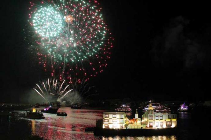 Semana Valdiviana concluye con tradicional desfile de embarcaciones