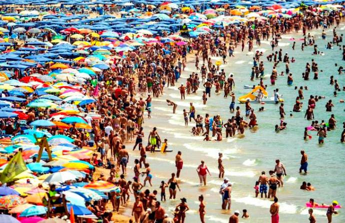 Los turistas británicos seguirán llenando nuestras playas...