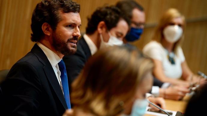 Casado, este lunes, durante la reunión de los grupos parlamentarios del PP de Congreso y Senado. David Mudarra / PP