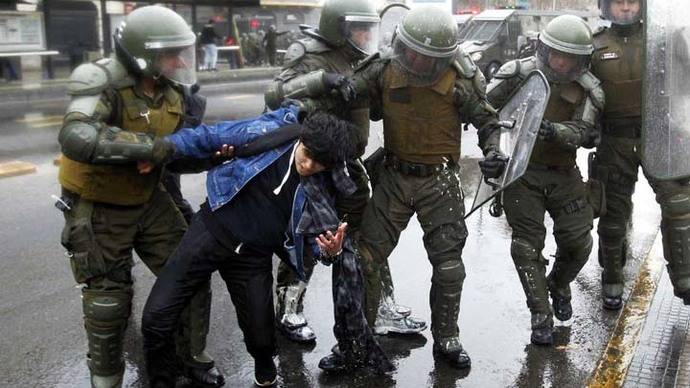 Al menos 50 detenidos en marchas en Chile por educación gratuita