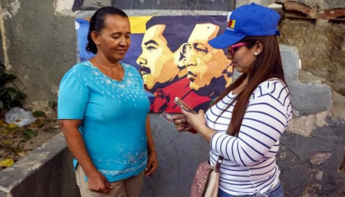 Ciudadanos se concentraban en "Puntos Rojos" para registrar sus Carné de la Patria luego de votar durante las elecciones presidenciales del domingo en Venezuela