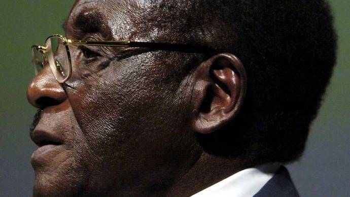 Robert Mugabe de héroe de la independencia a déspota derrocado