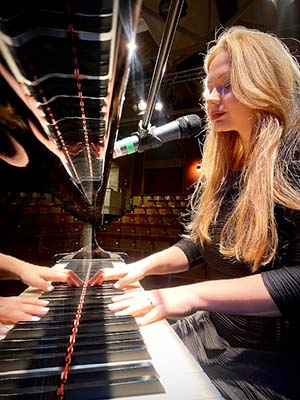 Ana Ortiz Wienken, pianista y compositora, actúa en el Centro Riojano de Madrid