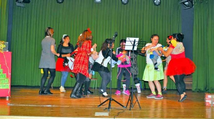 El Grupo de Mujeres del Centro de Día y Kanguroteca Luis Amigó, presentó una Antología Navideña