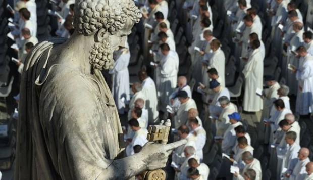 •	"Sodoma: poder y escándalo en el Vaticano"