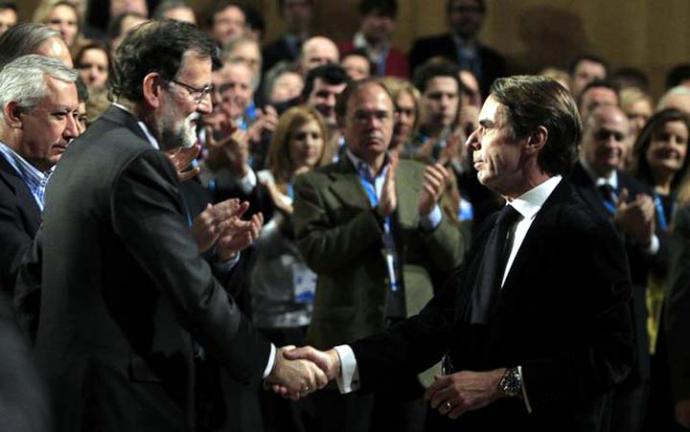 Mariano Rajoy y José María Aznar en una del Congreso del PP en 2015