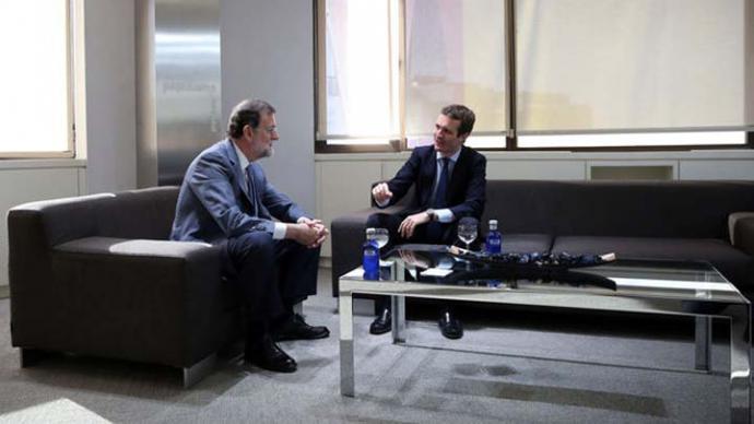 Casado y Rajoy, durante la reunión que han mantenido en la sede de Génova del PP.