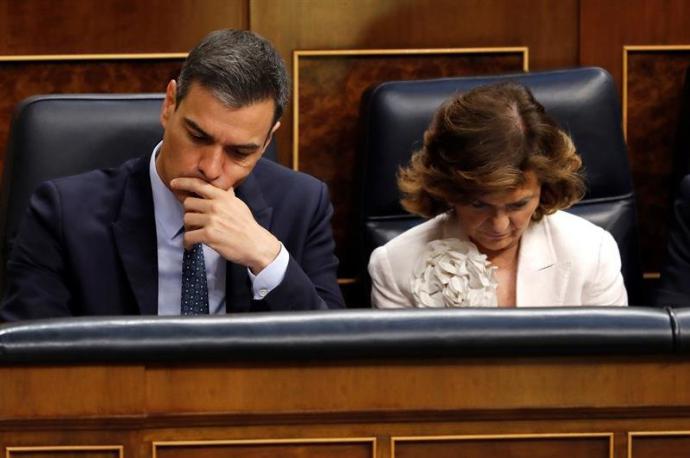 El candidato socialista a la Presidencia, Pedro Sánchez, y la vicepresidenta del Gobierno en funciones, Carmen Calvo