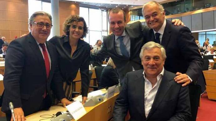 Juan Ignacio Zoido, Dolors Montserrat, Manfred Weber, Esteban González Pons y Antonio Tajani. @DOLORSMM 