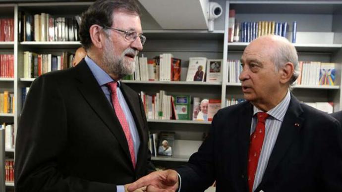 Fernández Díaz junto a Mariano Rajoy el día de la presentación de su libro