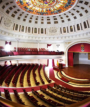 El Auditorio de la Capitanía General punto emblemático de la Plaza de España, en Sevilla