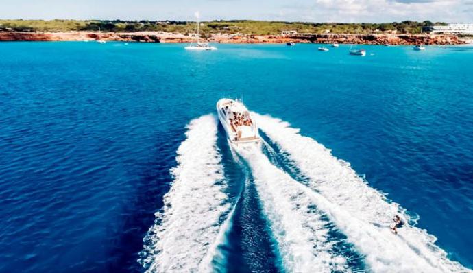 Consejos para alquilar un barco en Ibiza sin perder la cabeza en el intento