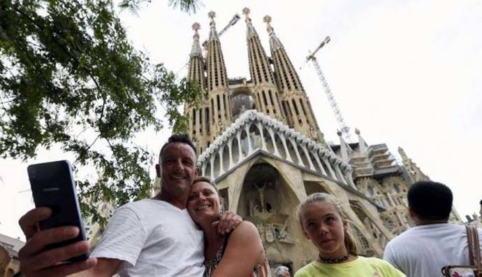 La Sagrada Familia es una de las principales atracciones turísticas de Barcelona. 