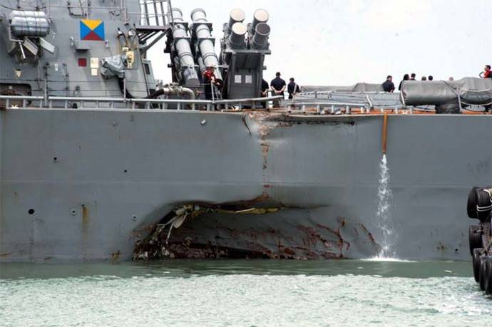 Estados Unidos destituye al comandante de flota del buque que chocó en Asia