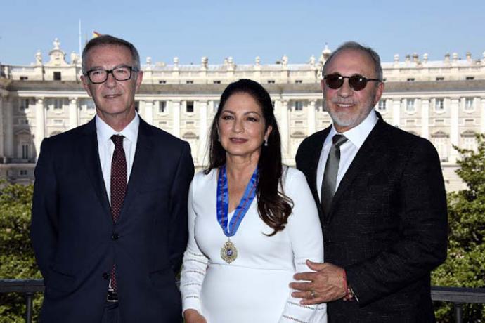 El ministro de Cultura y Deporte, José Guirao, Gloria Estefan, acompañada por su marido el productor musical Emilio Estefan